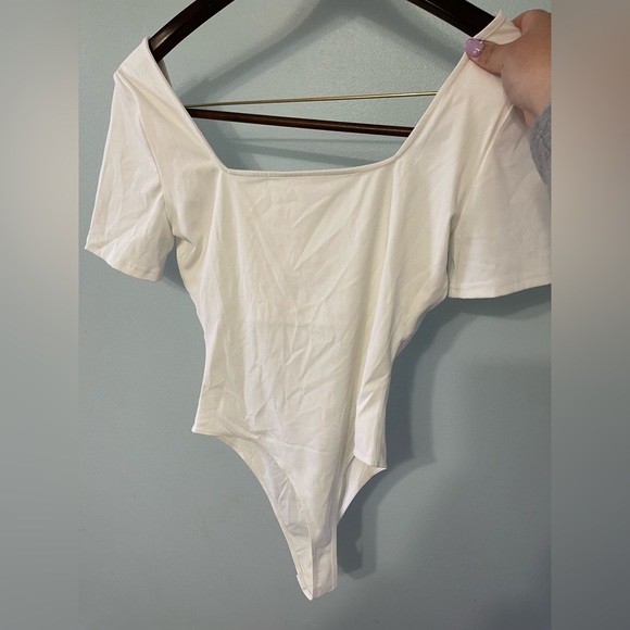 White short sleeve thong bodysuit - Picture 2 of 4